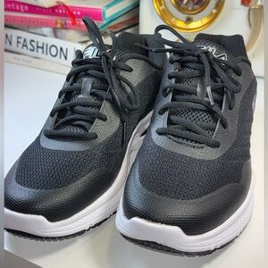 ❗️NEW❗️Fila Black and White Sneakers